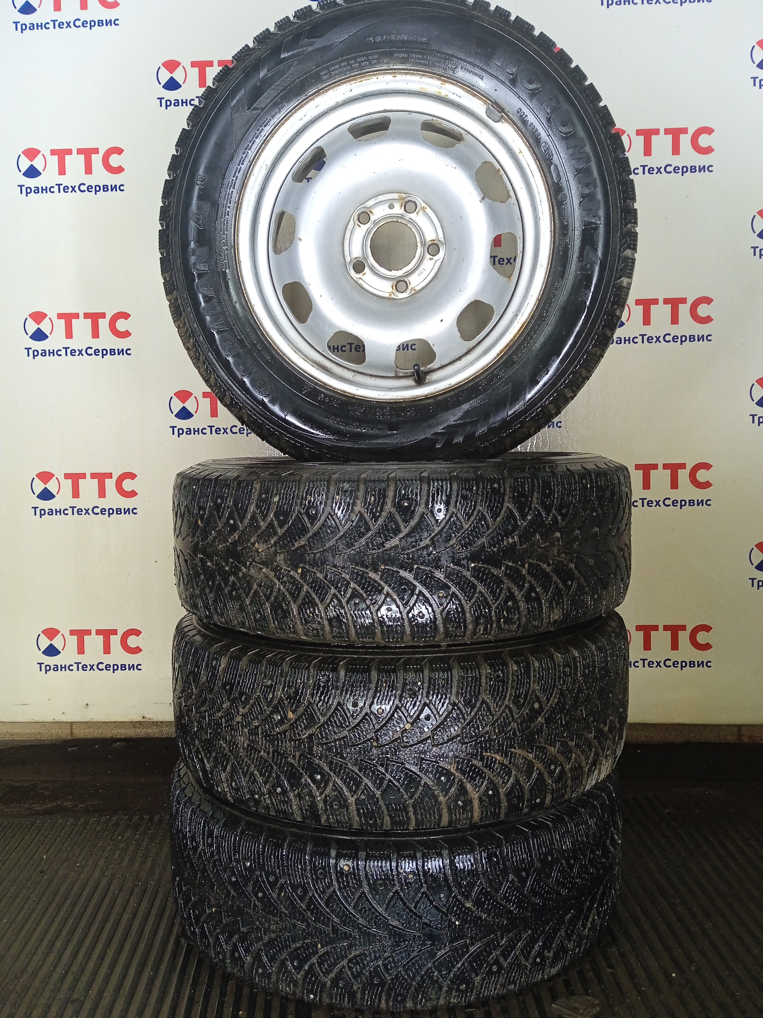Шины Б\У Nokian Nordman 4 215/65 R16 1